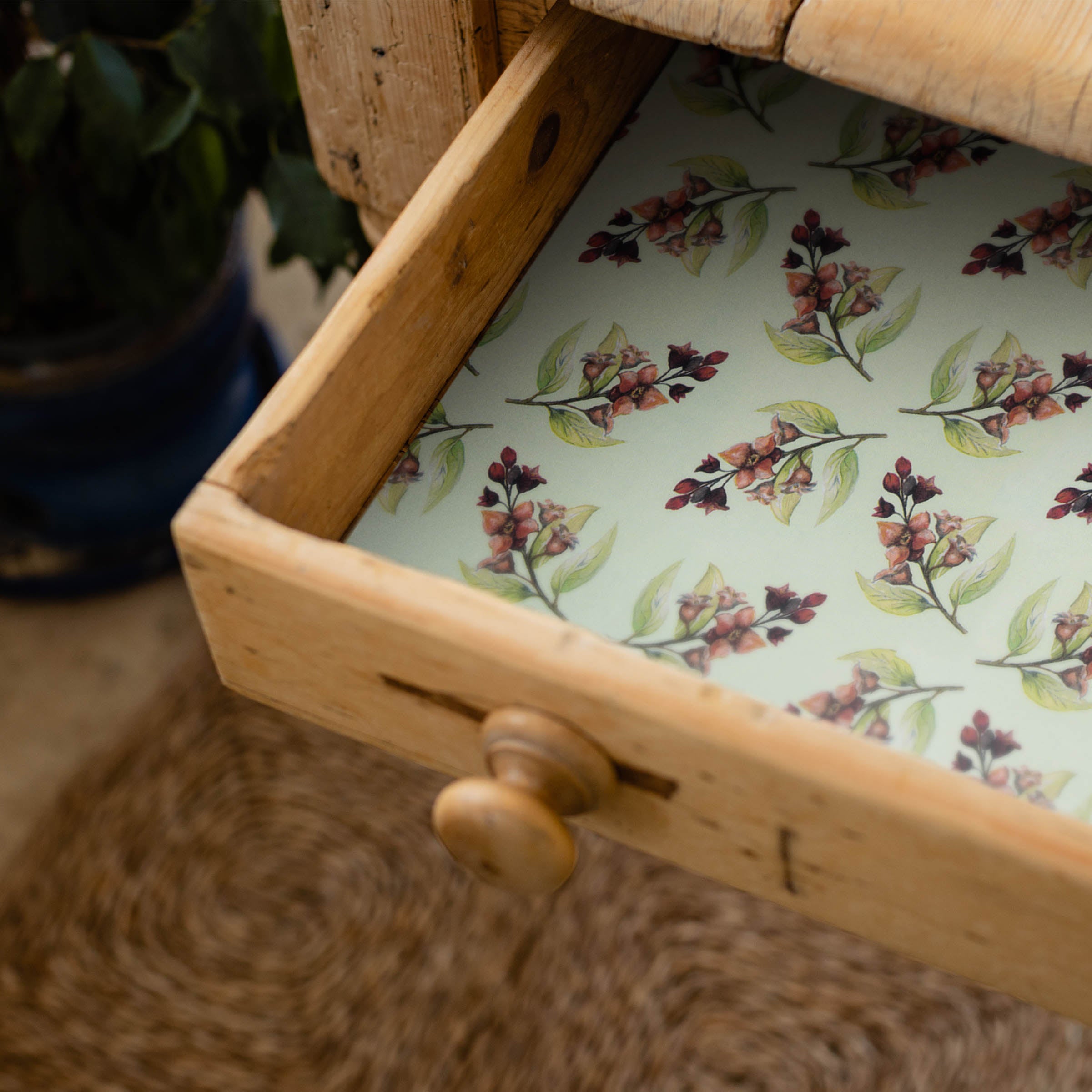 SANDALWOOD SCENTED Drawer Liners in a SANDALWOOD pattern