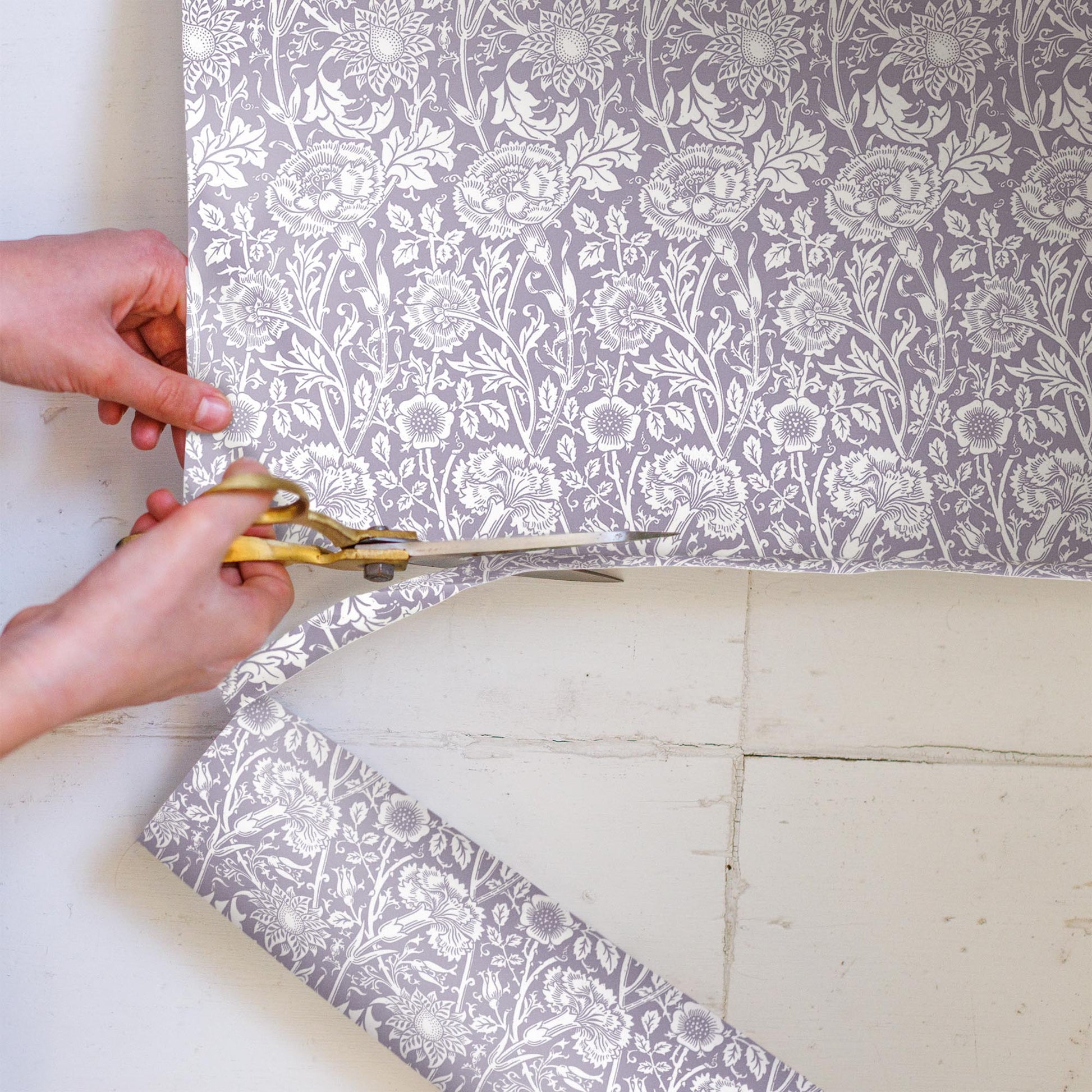 LILAC fragrance SCENTED Drawer Liners in PURPLE William Morris Design - Scented Drawer Liners - The Master Herbalist