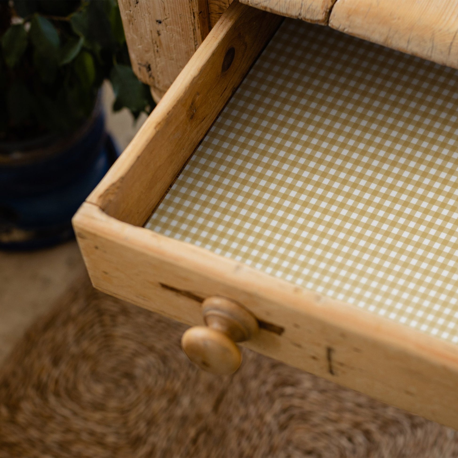 SANDALWOOD SCENTED Drawer Liners in a BARLEY GINGHAM Design - Scented Drawer Liners - The Master Herbalist