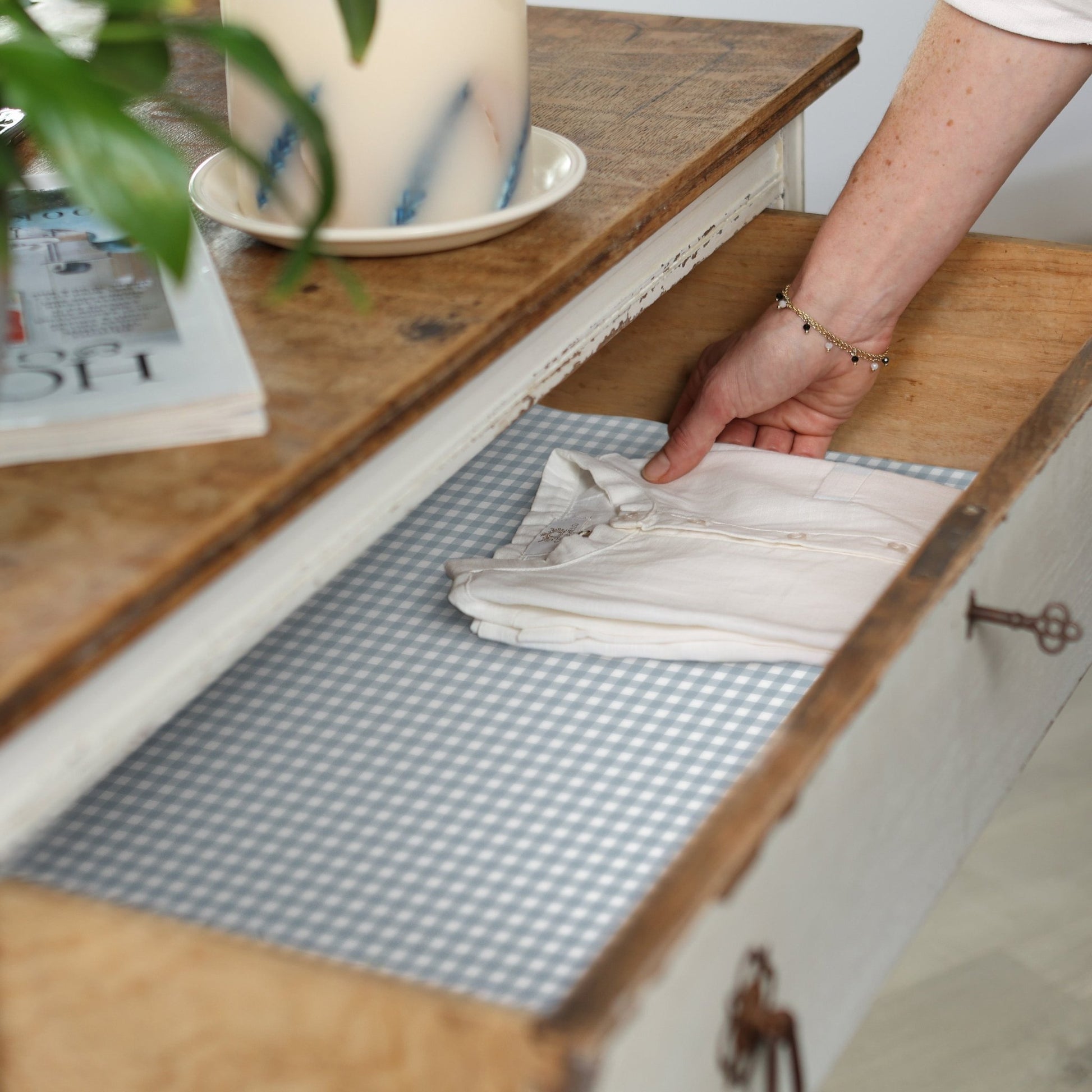 FRESH LINEN SCENTED Drawer Liners in DUCK EGG Blue GINGHAM - Scented Drawer Liners - The Master Herbalist