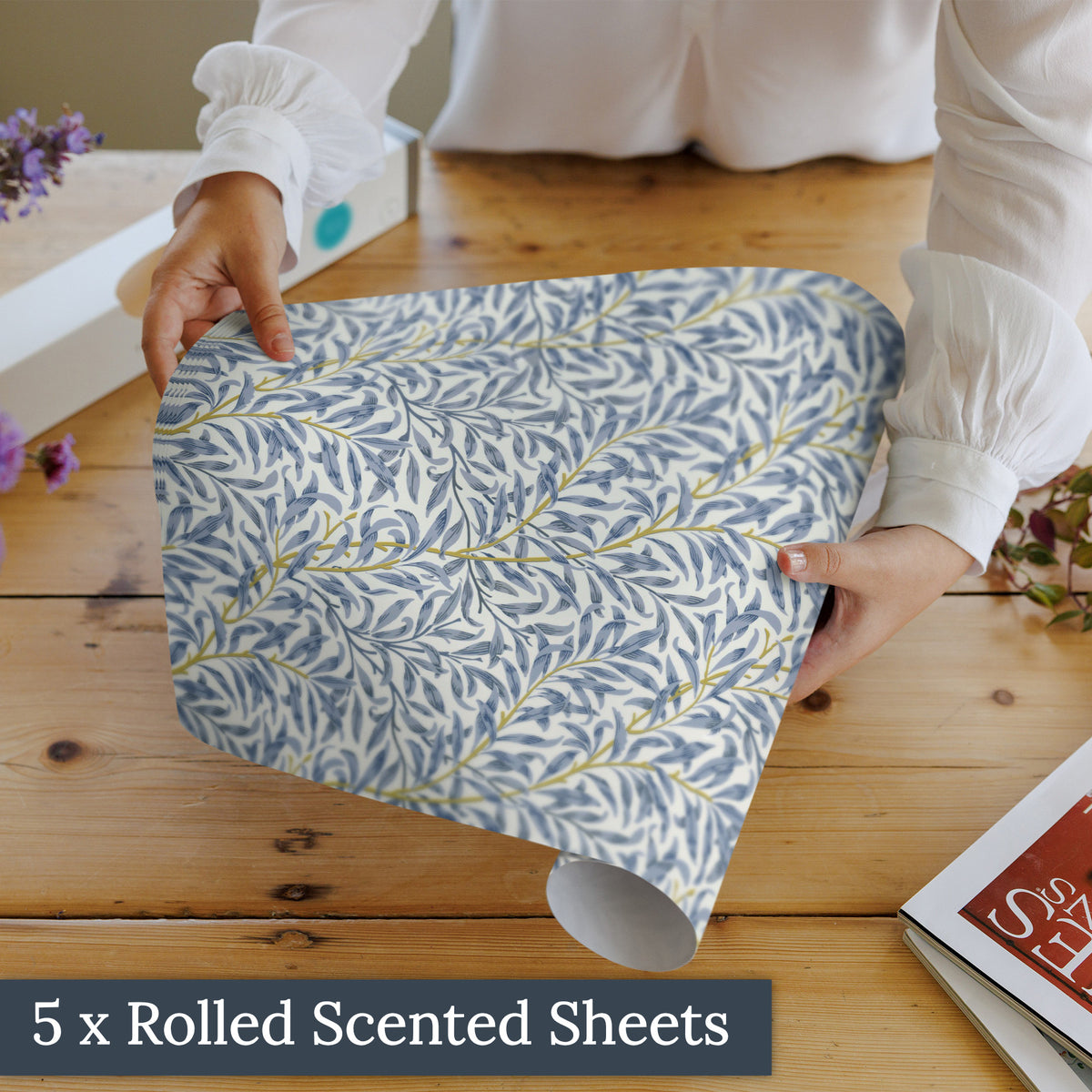 Five sheets of William Morris Blue Willow scented drawer liners in a gift box