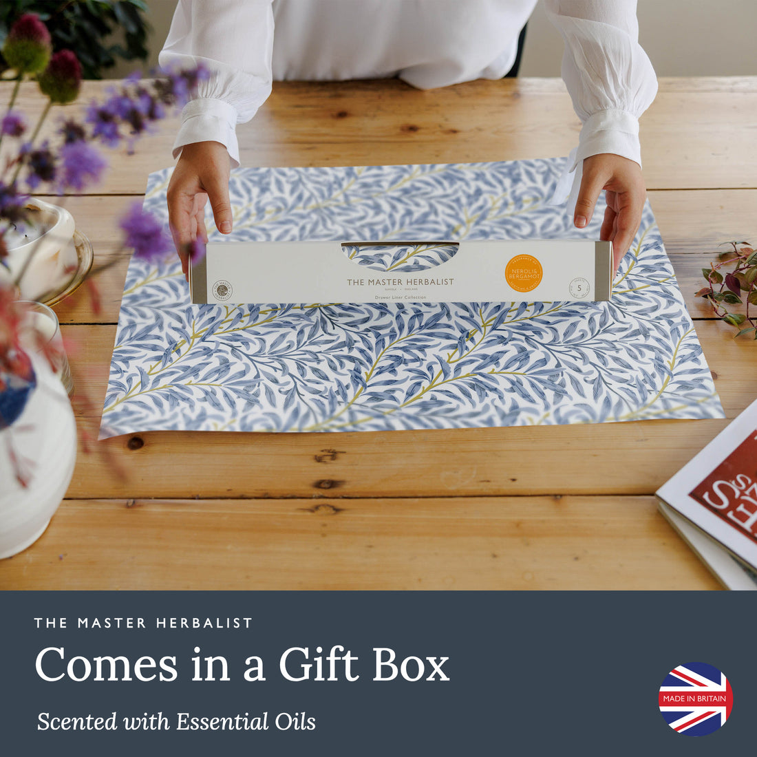 Neroli & Bergamot scented drawer liners, Blue Willow print, rolled